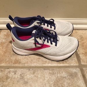 Brooks Women's White & pink, Purple REVEL 5 Running Sneakers Shoe Size 7 B